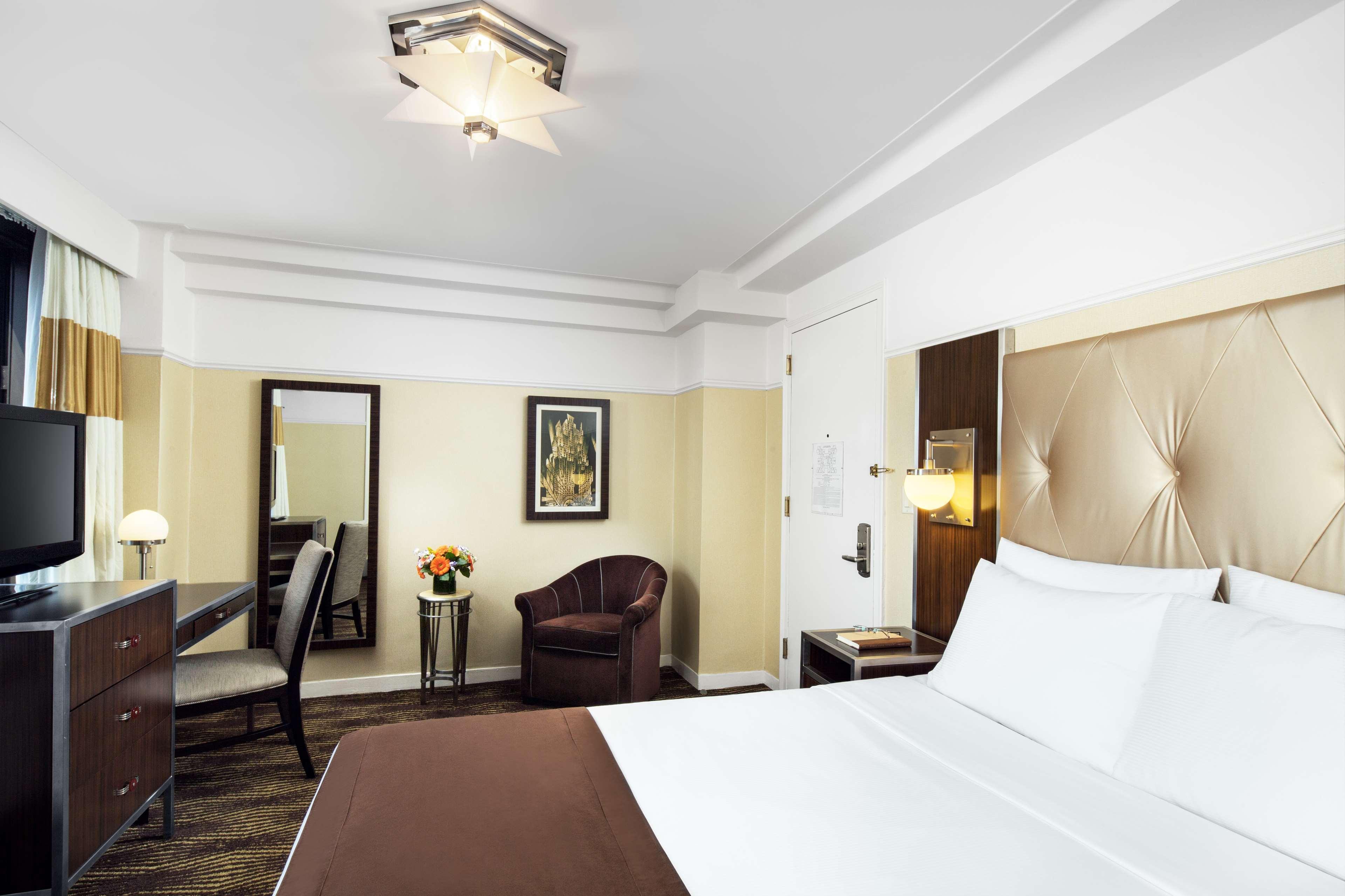The New Yorker, A Wyndham Hotel Εξωτερικό φωτογραφία A room at the Four Seasons Hotel in New York City