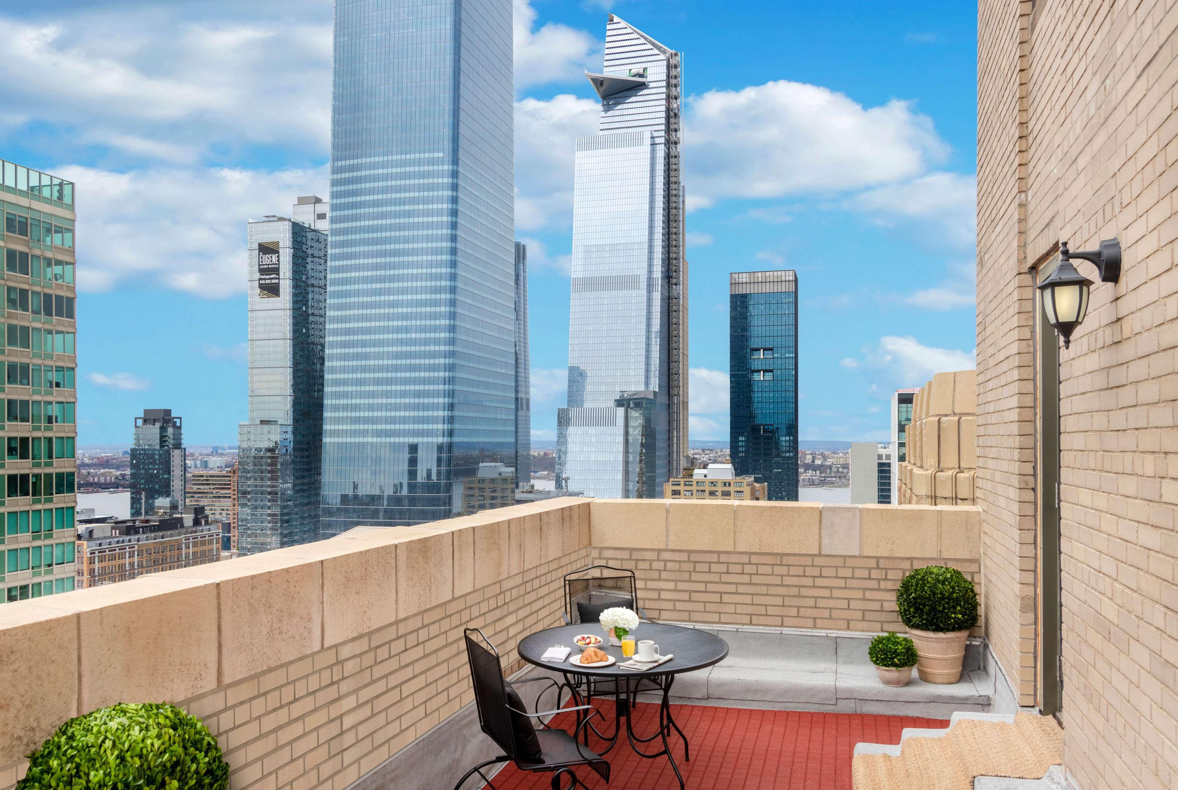 The New Yorker, A Wyndham Hotel Εξωτερικό φωτογραφία The view from the 30th floor of the Four Seasons Hotel