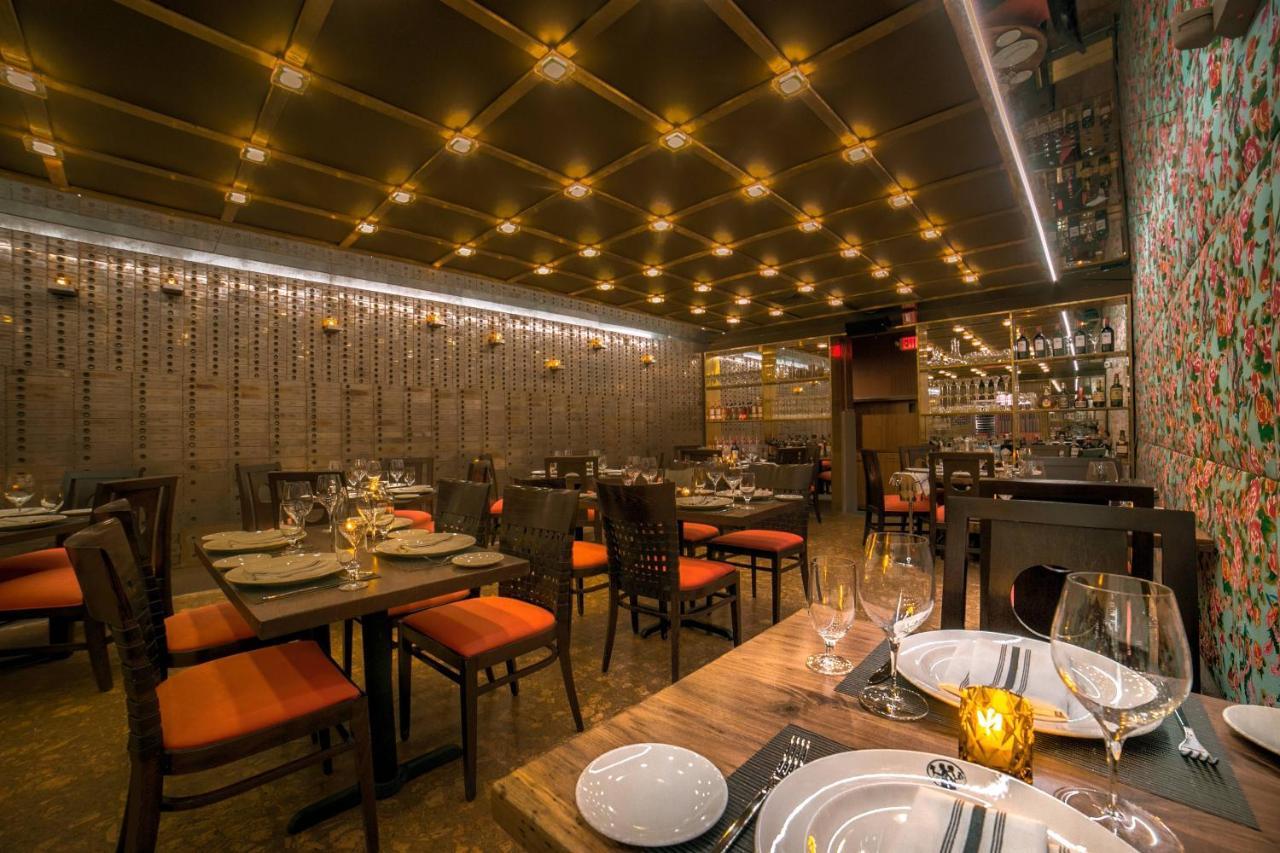 The New Yorker, A Wyndham Hotel Εξωτερικό φωτογραφία Interior of a restaurant